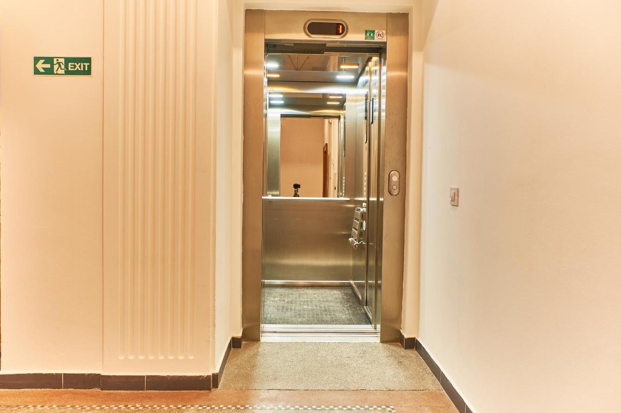 Wenceslas Square Royal Apartment Prague Exterior photo