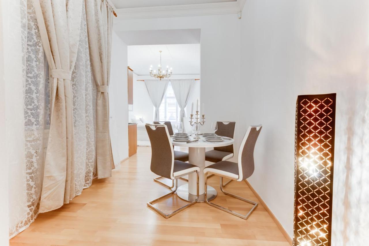 Wenceslas Square Royal Apartment Prague Exterior photo