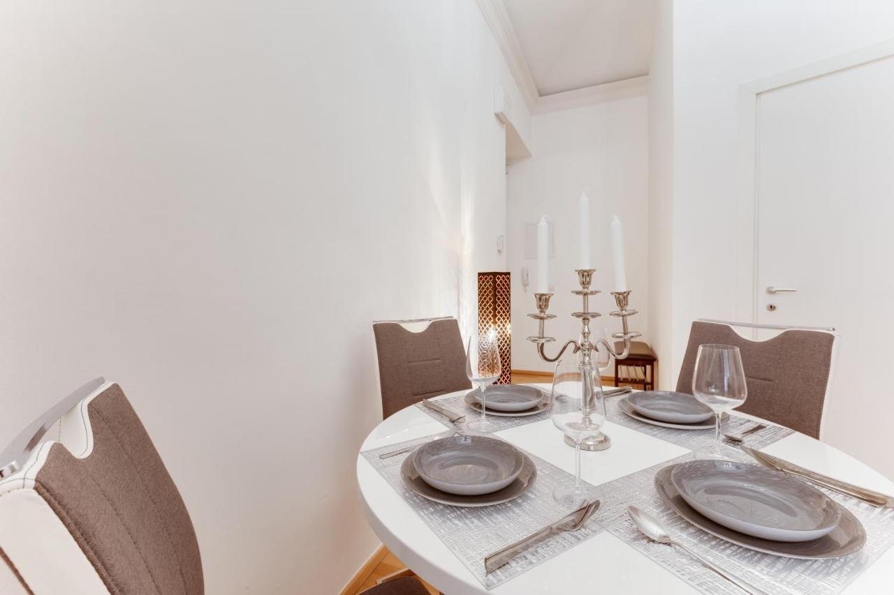 Wenceslas Square Royal Apartment Prague Exterior photo